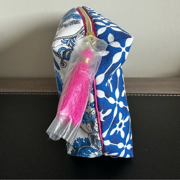 Estée Lauder Paisley Cometic Bags - Picture 4 of 6